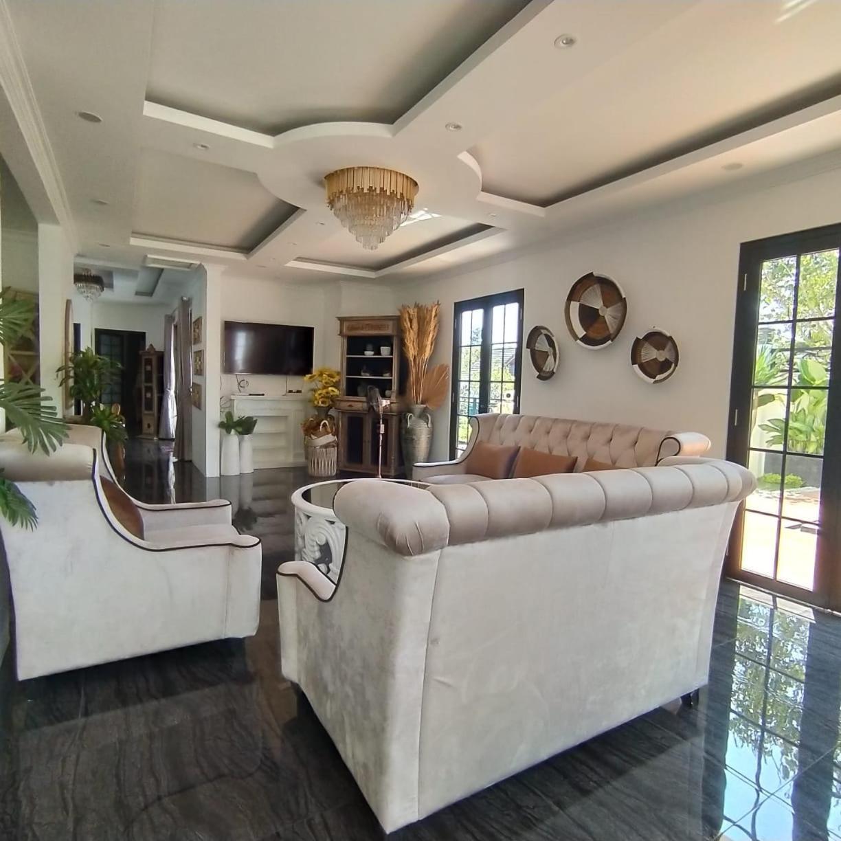 Villa Kota Bunga Malini 7 Cinengangirang المظهر الخارجي الصورة