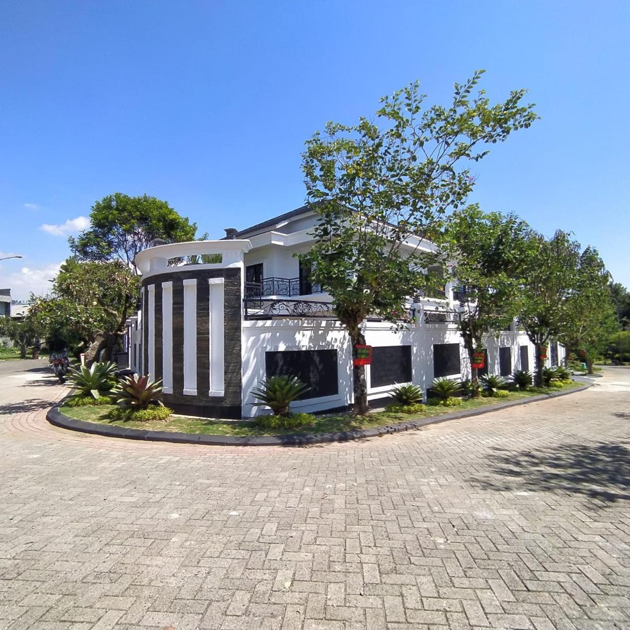 Villa Kota Bunga Malini 7 Cinengangirang المظهر الخارجي الصورة